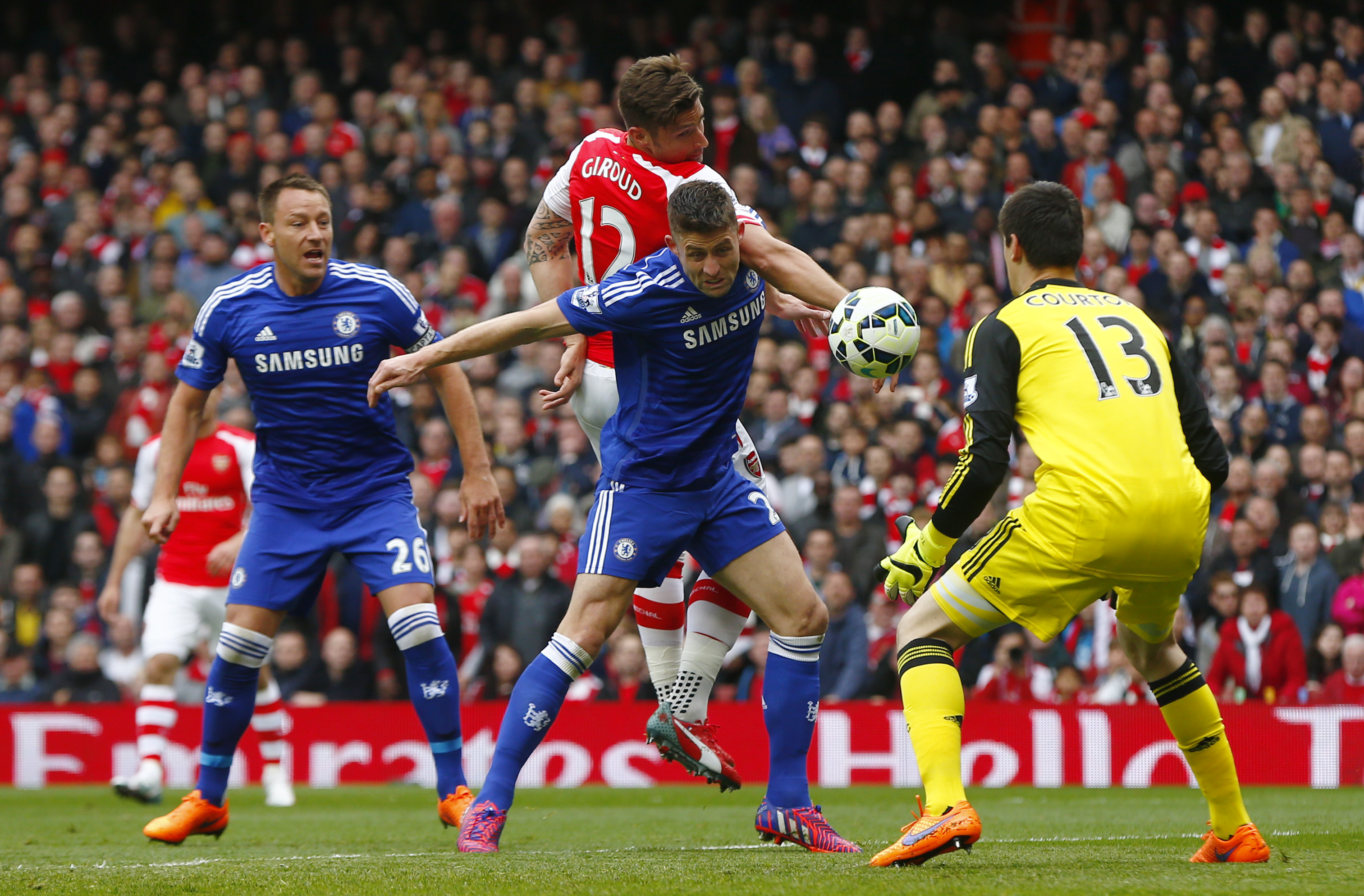 Terry và Cahill đã che chắn tốt cho thủ môn Courtois