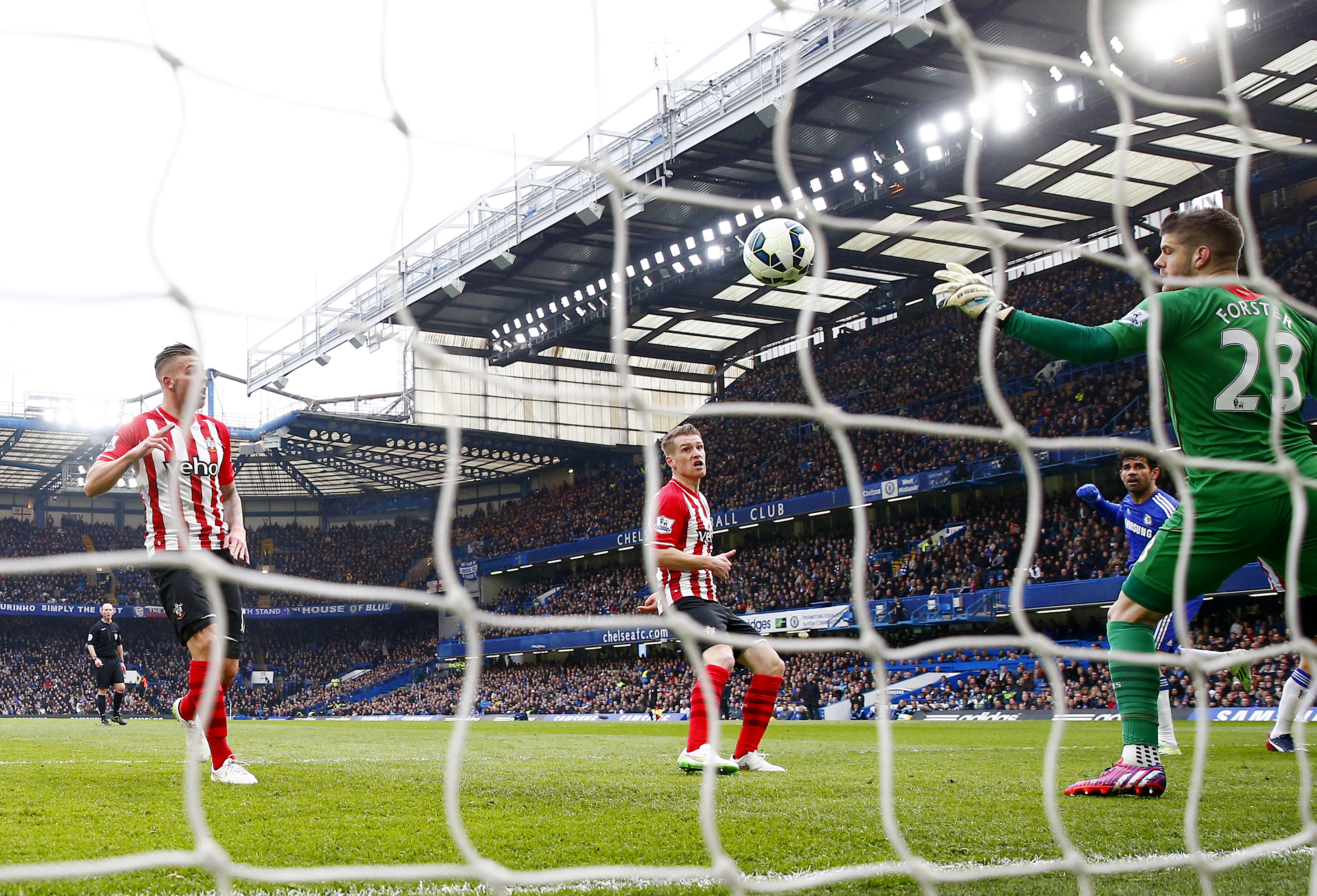 Bàn mở tỉ số của Diego Costa ở phút 11
