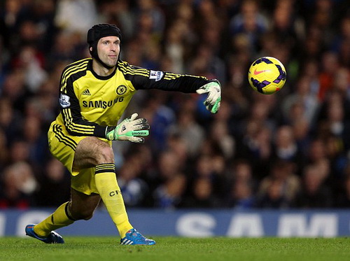 Thủ thành Petr Cech phủ nhận việc ký hợp đồng với Arsenal