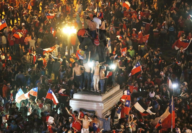 CĐV Chile vốn nổi tiếng cuồng nhiệt nhất nh&igrave; Nam Mỹ