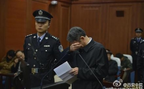 Ông Liệu bật khóc. Ảnh: SCMP