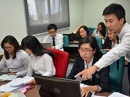 Tranh chấp tại Trường ĐH Hoa Sen là một trong những điểm nóng của giáo dục ĐH năm 2014.
Trong ảnh: Sinh viên Trường ĐH Hoa Sen trong giờ học Ảnh: Tấn Thạnh