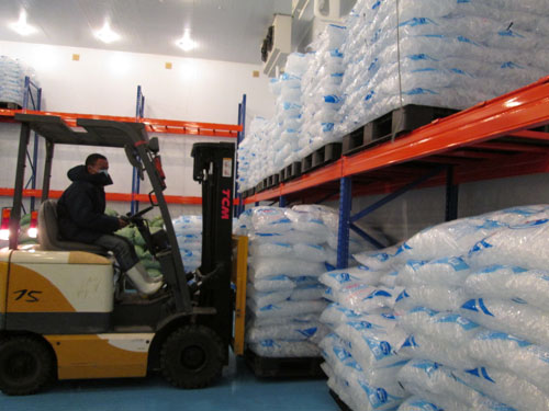 Nước đá bẩn từ sản xuất đến phân phối