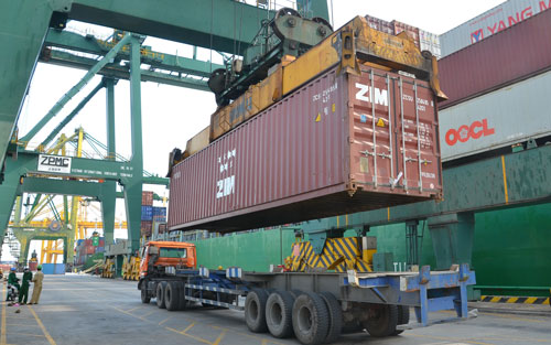 “Bóng ma” nhập siêu quay lại