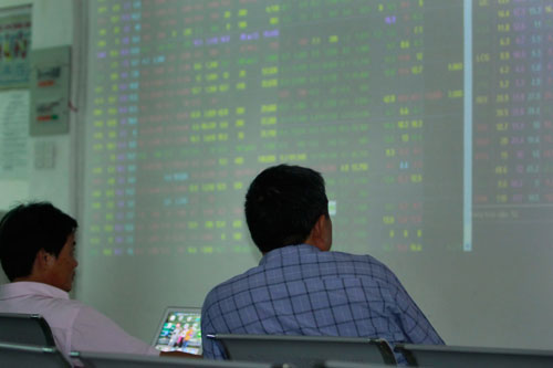 Bán “chui” cổ phiếu truớc khi bị bắt