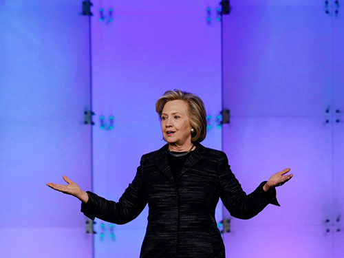 Bà Clinton bị tai tiếng trước tranh cử
