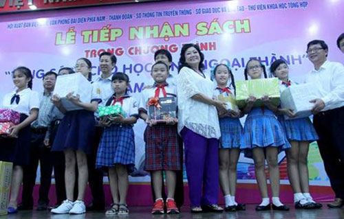 Chi vài trăm tỉ đồng, người dân sẽ đọc sách?