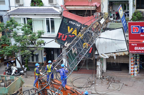 Vụ gãy cần cẩu ở Hà Nội: Điều tra, xử lý nghiêm