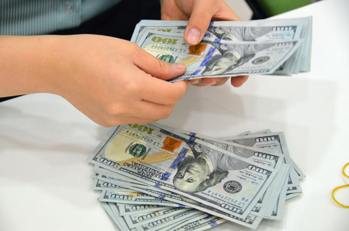 Tăng tỉ giá: Đi trước một bước