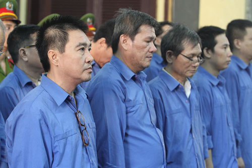 Chống tham nhũng còn e dè