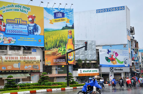 TP HCM: Khẩn trương rà soát trụ, bảng quảng cáo ngoài trời trái phép