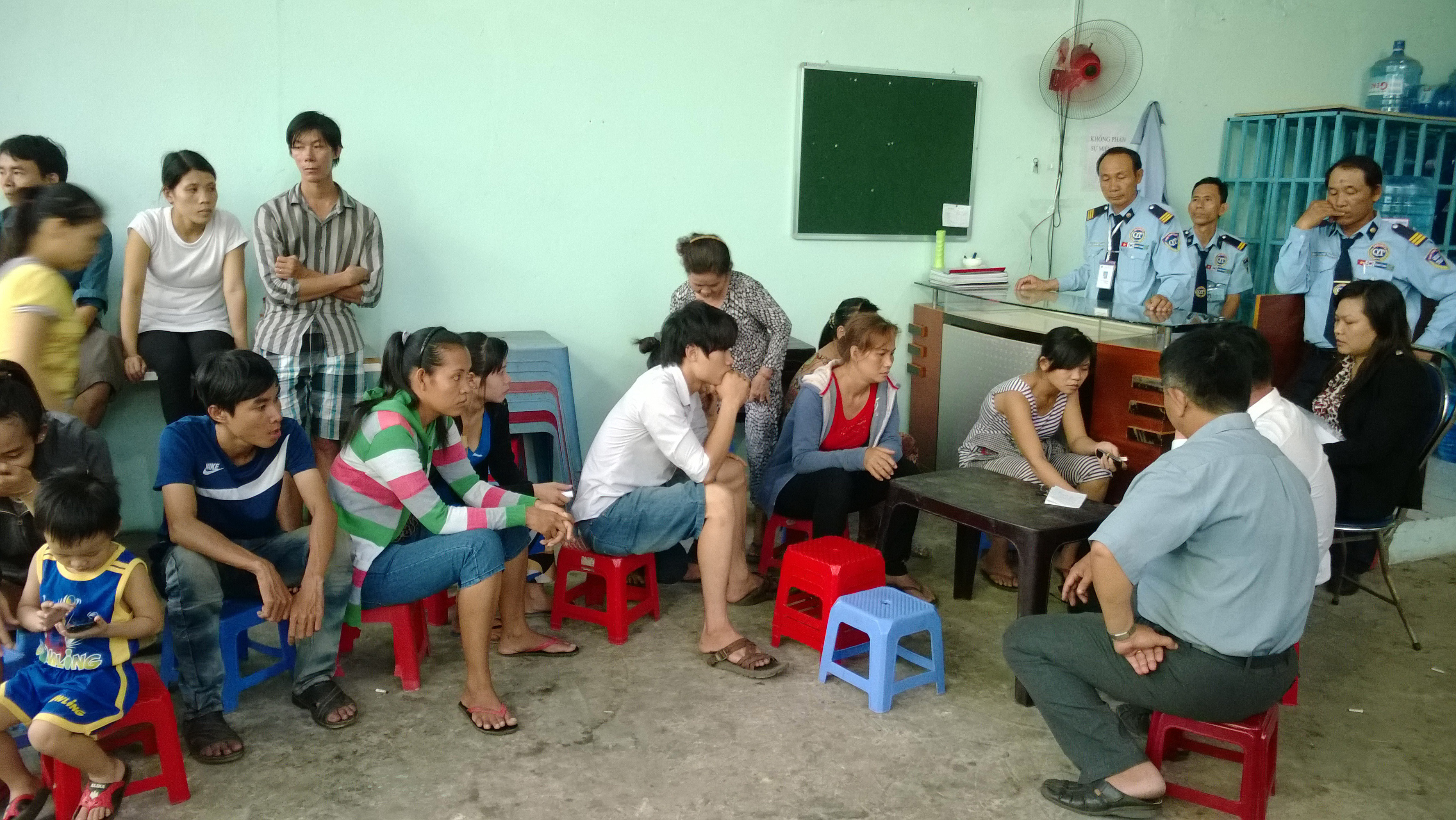 Các cơ quan chức năng huyện Hóc Môn, TP HCM rất “đau đầu” khi chủ doanh nghiệp nợ lương, bỏ trốn vì luật không quy định cụ thể vấn đề này