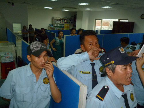 Nội bộ lục đục, nhân viên lãnh đủ
