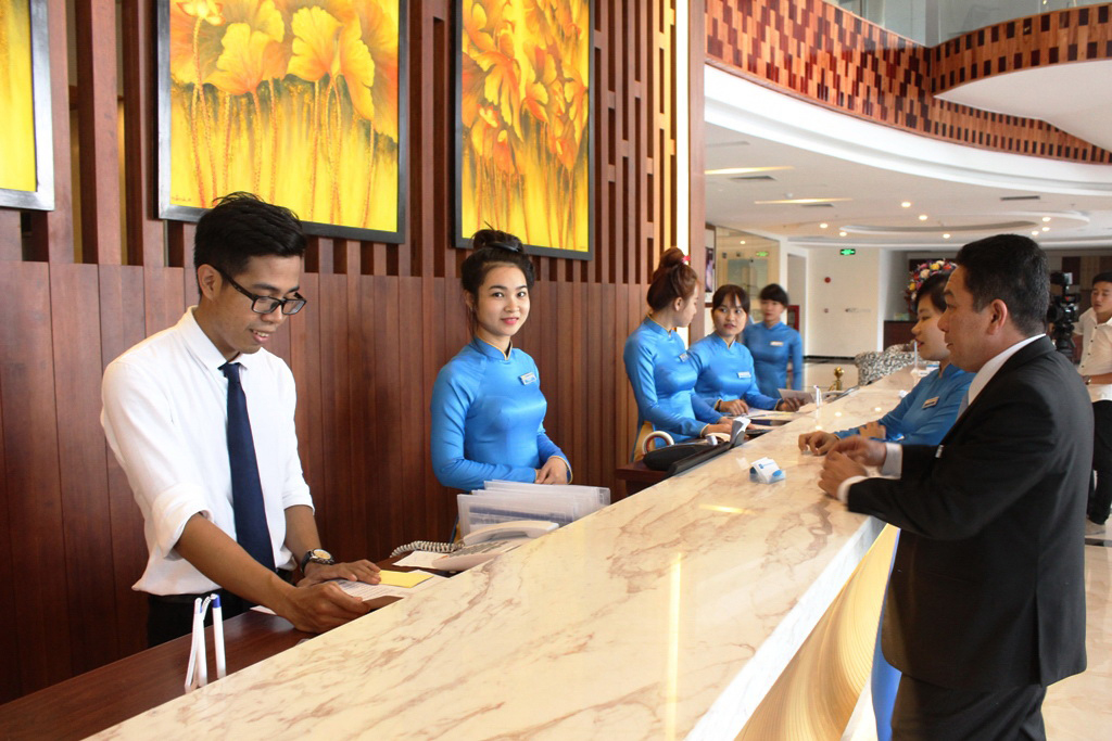Nhân viên Bavico International Hotel Nha Trang an tâm gắn bó lâu dài khi thỏa ước lao động tập thể được ký kết