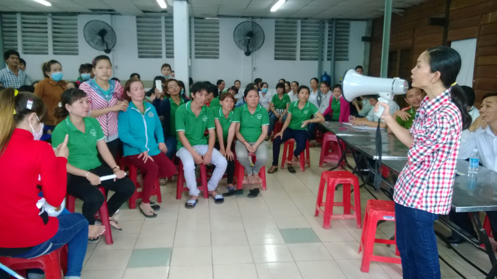 Công nhân Công ty TNHH Green Apparel, quận 12, đình công đòi quyền lợi BHXH Ảnh: CAO HƯỜNG