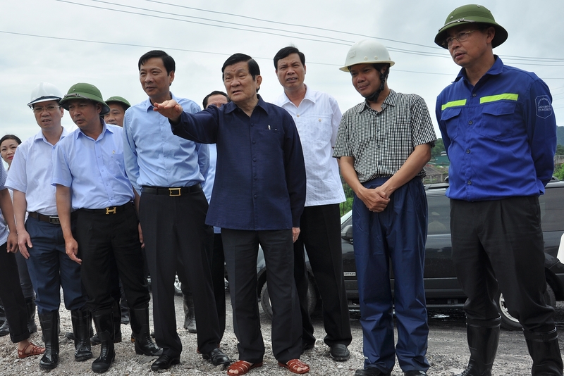 Chủ tịch nước thị s&aacute;t, kiểm tra việc khắc phục hậu quả lũ lụt tại mỏ than N&uacute;i B&eacute;o, tỉnh Quảng Ninh - Ảnh: B&aacute;o Quảng Ninh