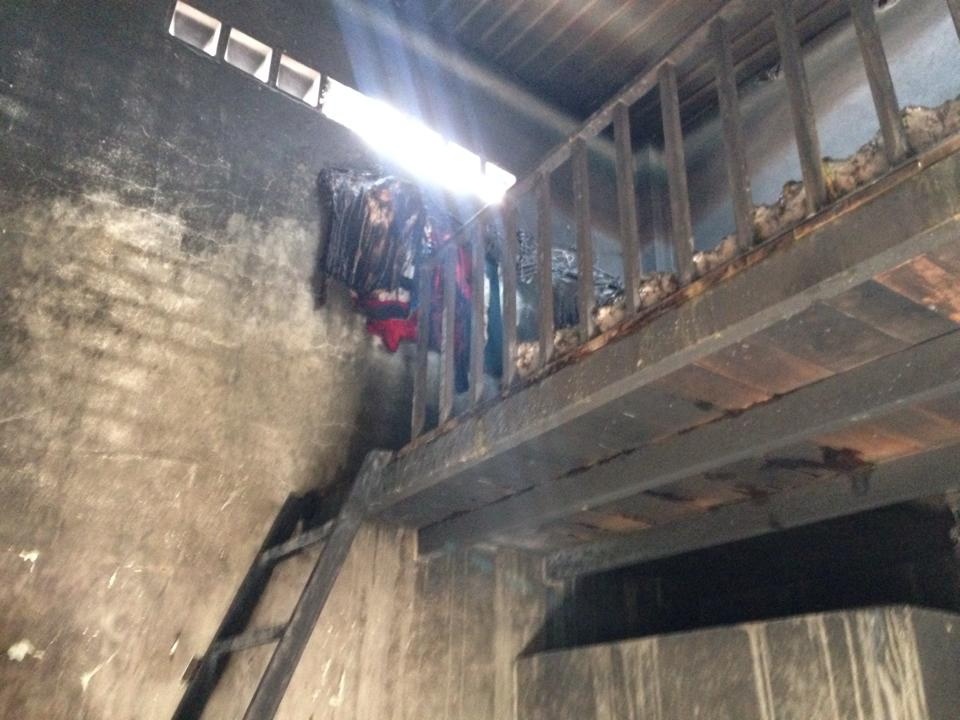 Hiện trường căn gác phòng trọ nổ làm 2 người chết tại chỗ