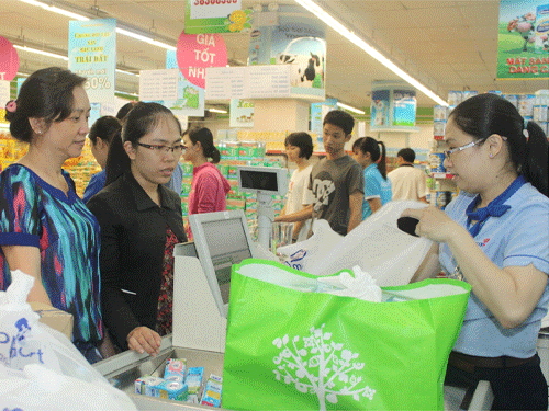 Người d&acirc;n mua h&agrave;ng h&oacute;a tại Co.opmart