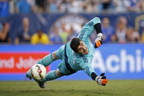 Courtois l&agrave;m người h&ugrave;ng khi s&uacute;t thắng quả 11m sau c&ugrave;ng v&agrave; đẩy được hai c&uacute; s&uacute;t trước đ&oacute;