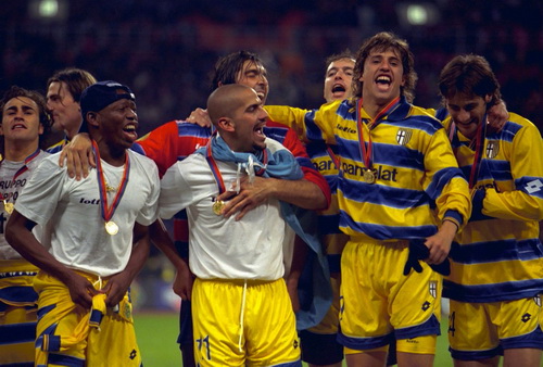 Parma từng l&agrave; nơi đưa t&ecirc;n tuổi Hernan Crespo (thứ 2, từ phải sang), Juan Veron (thứ 2, từ tr&aacute;i sang) l&ecirc;n tầm cao mới