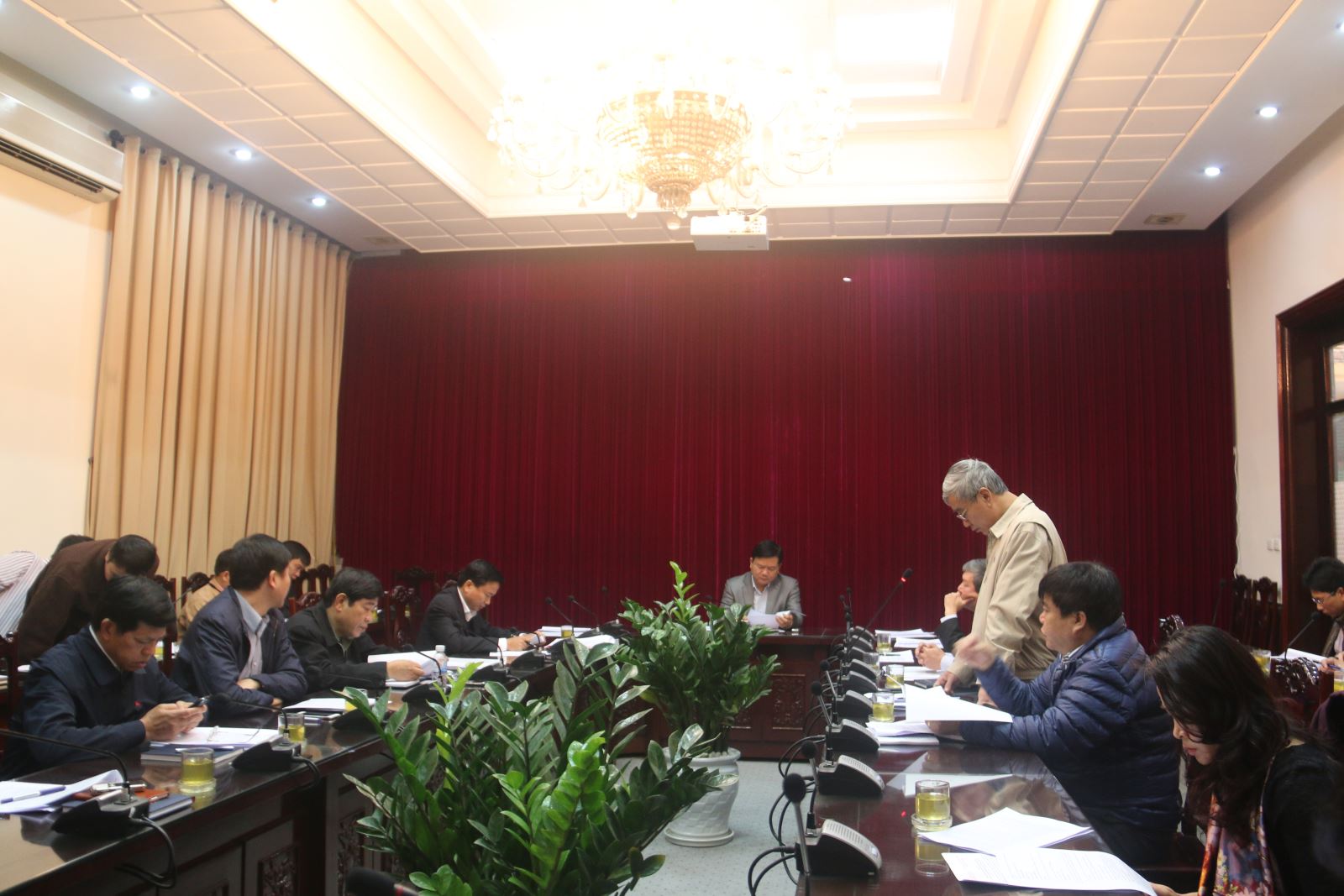&Ocirc;ng Nguyễn Hữu Thắng b&aacute;o c&aacute;o về Đề &aacute;n x&atilde; hội h&oacute;a lĩnh vực đường sắt trong cuộc họp do Bộ trưởng GTVT Đinh La Thăng chủ tr&igrave; s&aacute;ng 22-1 - Ảnh: Cổng TTĐT Bộ GTVT