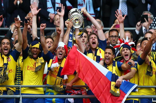 Sanchez ghi siêu phẩm, Arsenal giữ được Cúp FA