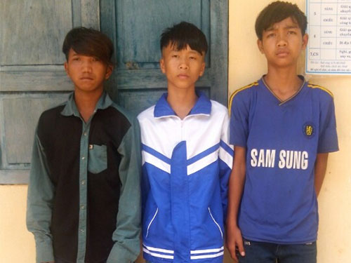 Ném đá xe khách cho… vui, làm hỏng mắt bé gái 5 tuổi