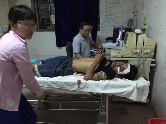 Đưa tang học sinh bị đánh chết, một người bị truy sát