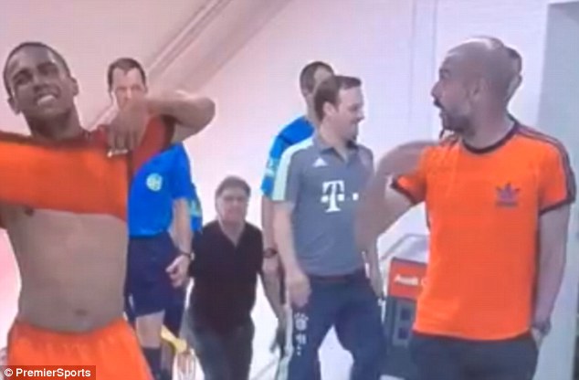 HLV Pep Guardiola phản ứng dữ dội ới De Jong trong đường hầm
