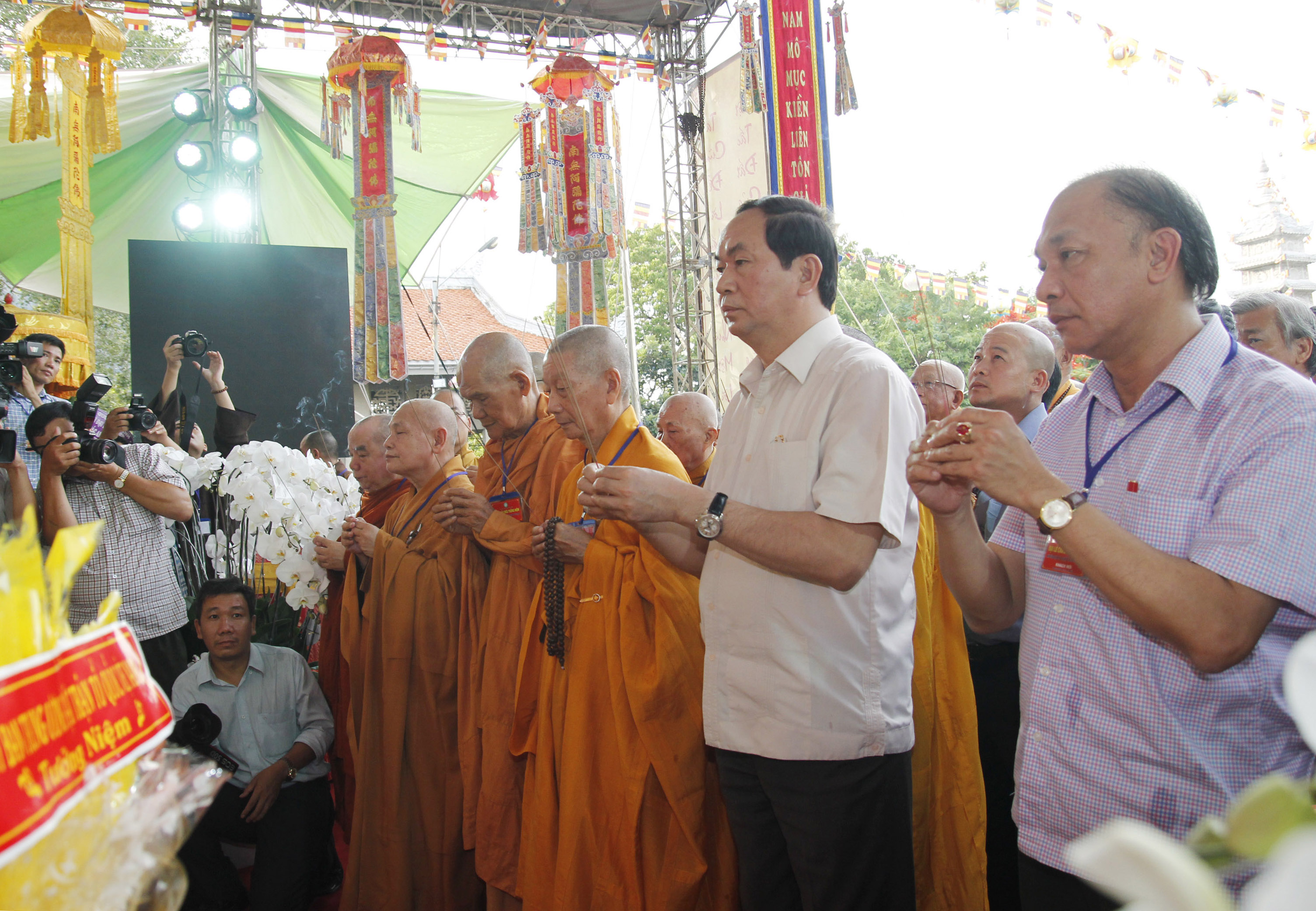 Đại tướng Trần Đại Quang, Bộ trưởng Bộ C&ocirc;ng an d&acirc;ng hương tưởng nhở c&aacute;c liệt sĩ