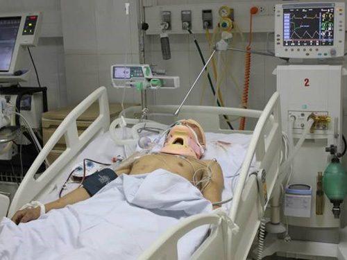 Đốt xe, đánh chấn thương sọ não vì nghi ăn trộm chó