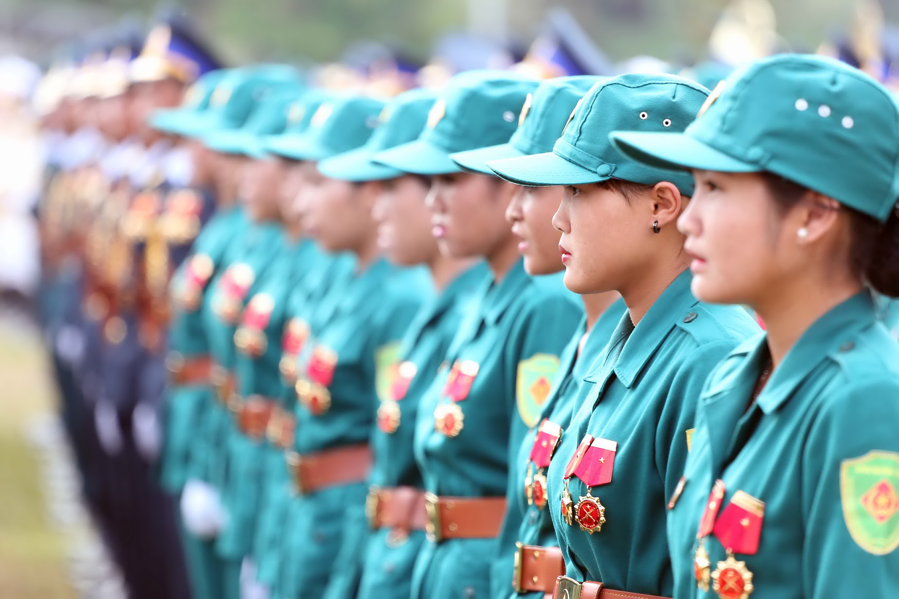 Nữ d&acirc;n qu&acirc;n