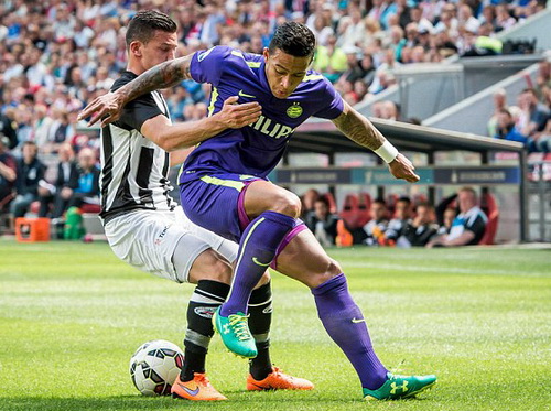 Đoạt ngôi “Vua phá lưới”, tân binh Depay làm hài lòng CĐV M.U