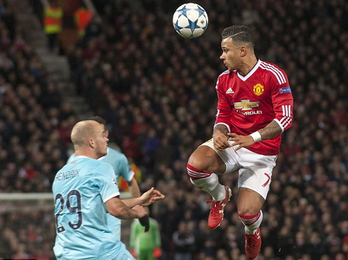 Thi đấu kém, Man United và Man City cùng trả giá đắt