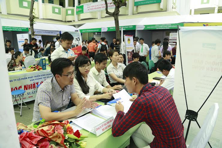 Ng&agrave;y hội việc l&agrave;m được Trường ĐH Đ&ocirc;ng &Aacute; v&agrave; c&aacute;c doanh nghiệp tổ chức h&agrave;ng năm