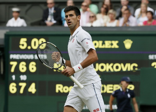 Djokovic gi&agrave;nh ưu thế nhờ bẻ b&agrave;n cầm giao b&oacute;ng của Federer