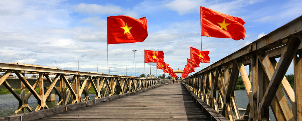 Cầu Hiền Lương trong Ng&agrave;y hội thống nhất non s&ocirc;ng