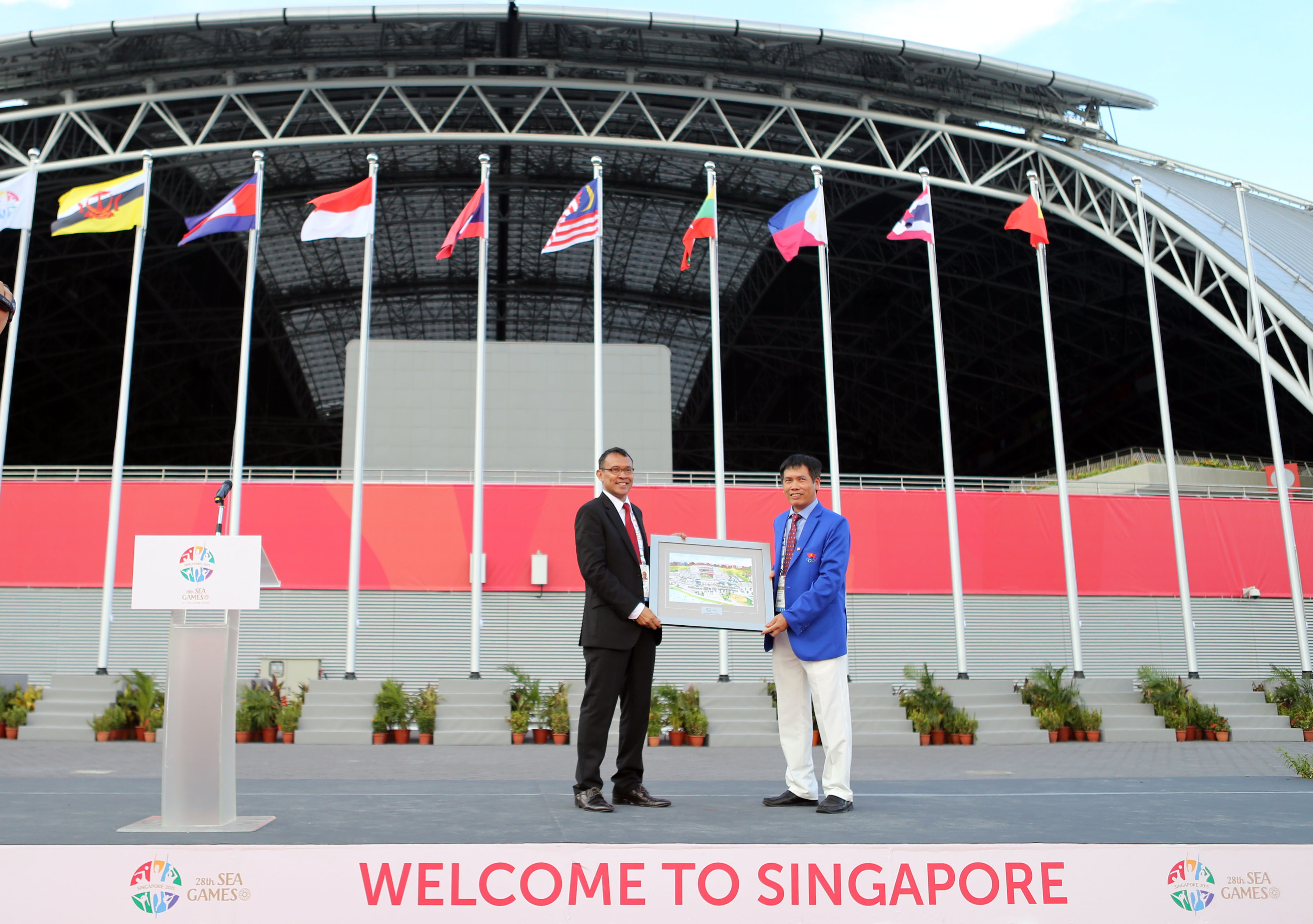 BTC SEA Games 28 trao qu&agrave; lưu niệm cho đo&agrave;n TTVN
