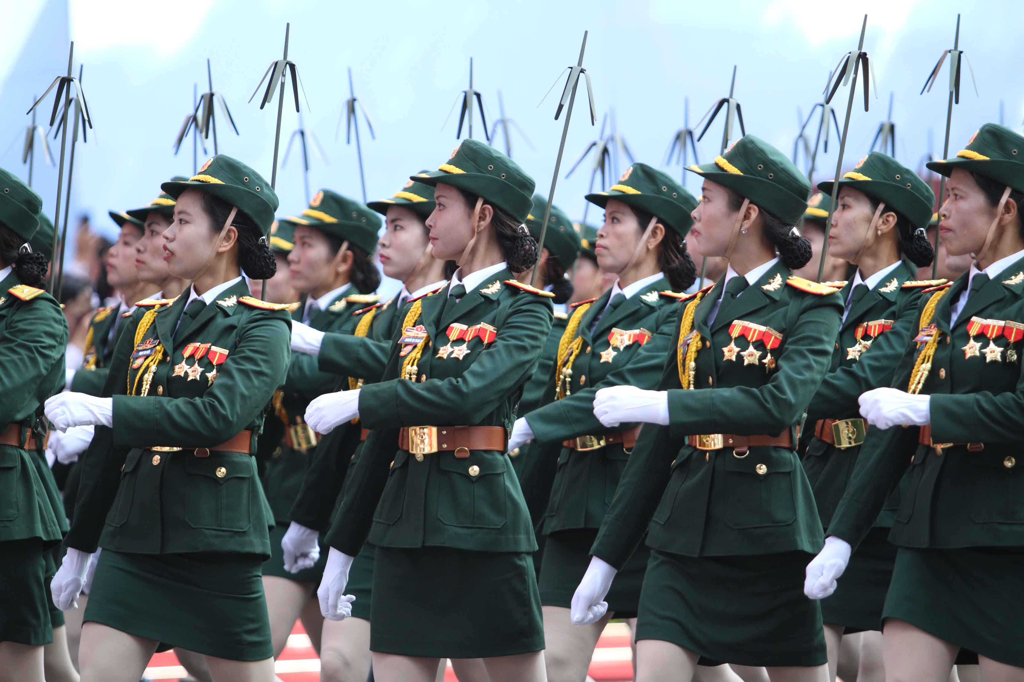 Khối nữ chiến sĩ th&ocirc;ng tin