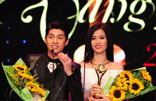 Sau 15 ngày bầu chọn Giải Mai Vàng 2015: Trường Giang, Hoài Lâm bị soán ngôi