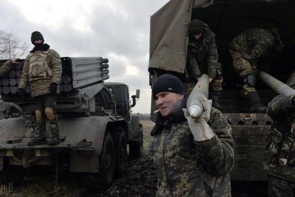 Qu&acirc;n đội Ukraine ở miền Đ&ocirc;ng. Ảnh: Reuters