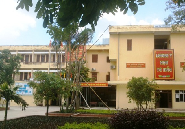Bệnh viện Đa khoa TP Thanh H&oacute;a, nơi ph&aacute;t hiện 2 trường hợp d&ugrave;ng bằng chuy&ecirc;n m&ocirc;n giả