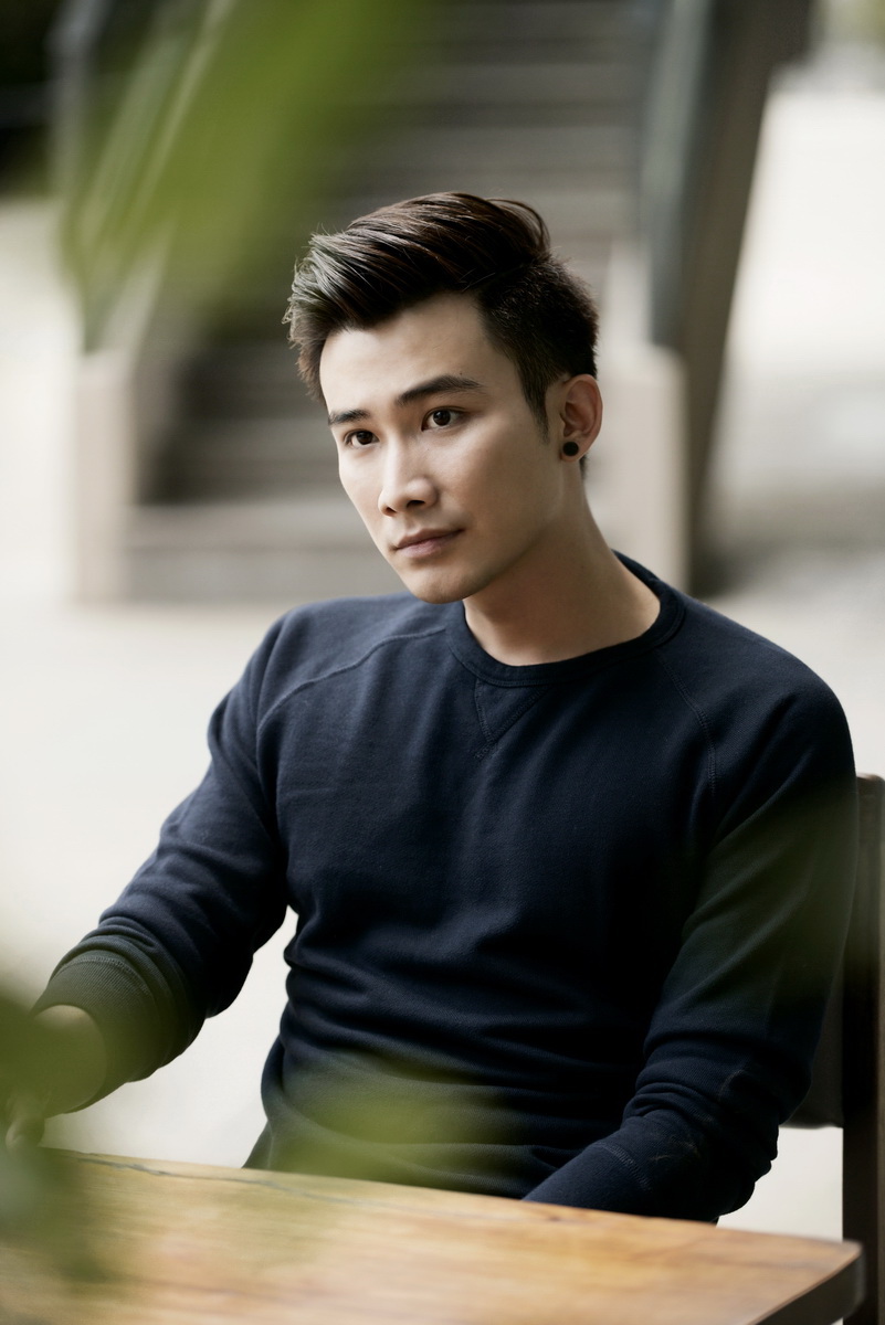 Nam ca sĩ Ch&iacute; Thiện