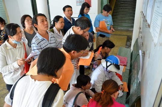 Bán hồ sơ tuyển sinh là một kiểu tận thu