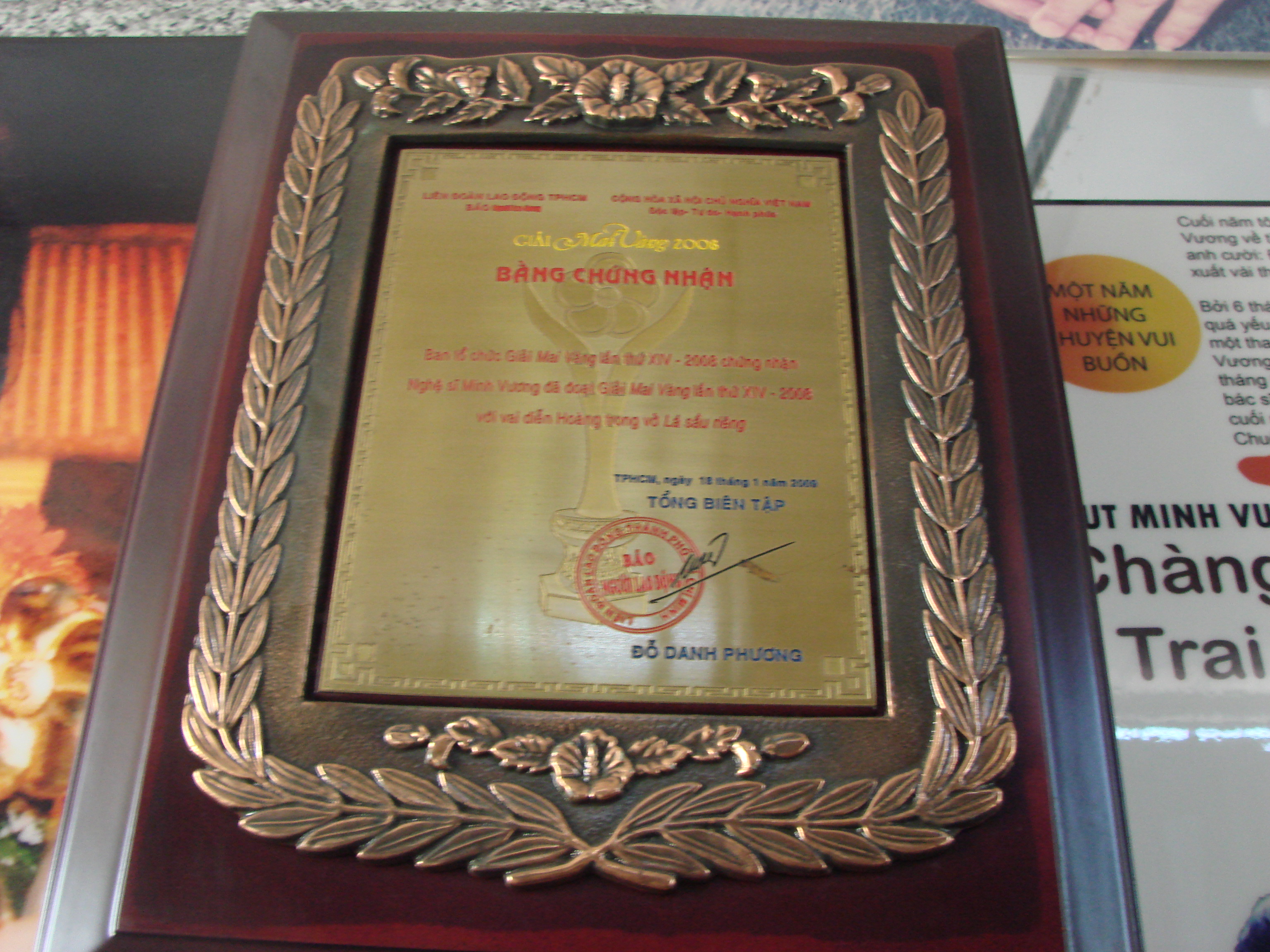 C&oacute; cả bằng chứng nhận giải Mai V&agrave;ng năm 2008