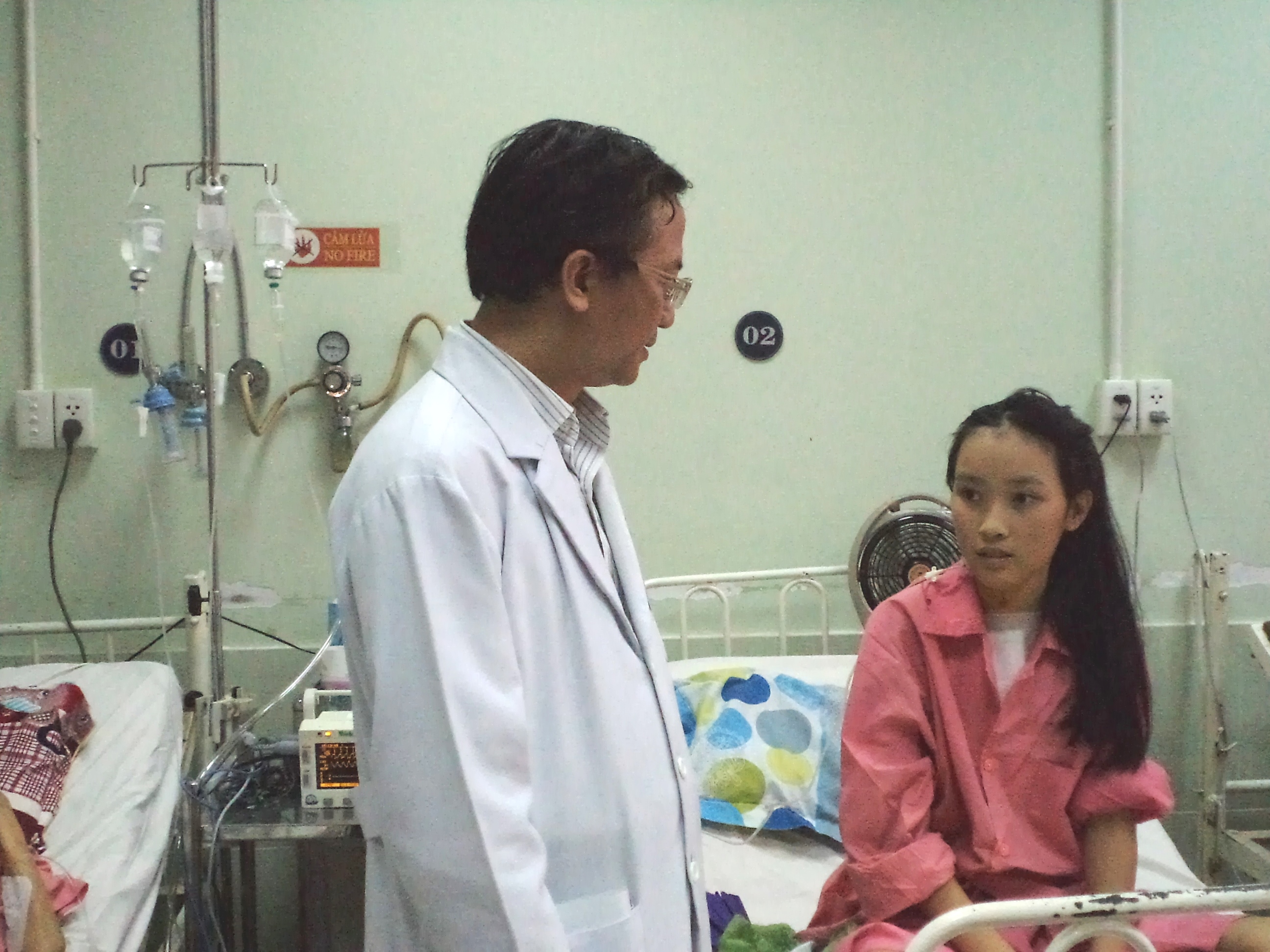 B&eacute; Như được phẫu thuật can thiệp v&agrave; c&oacute; thể xuất viện trong tuần tới