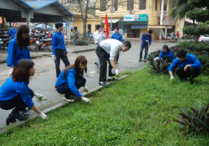 Cán bộ CĐ, CNVC-LĐ phải trung thực với Đảng, với nhân dân, trung thực với anh em, đồng nghiệp qua hình thức tự đánh giá, tự phê bình...-Ảnh minh họa: internet