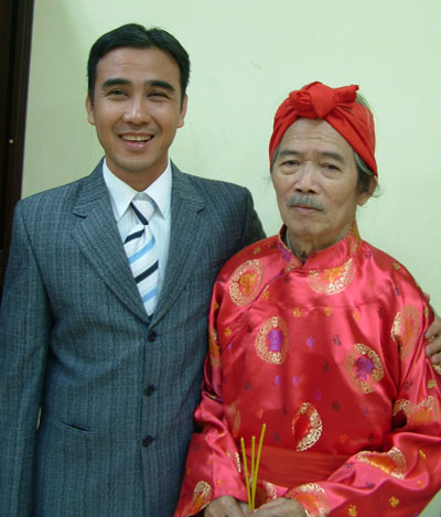 NSND Huỳnh Nga (phải)