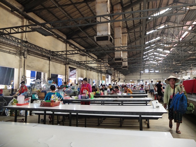 V&agrave; c&oacute; hẳn một khu ăn uống sạch sẽ