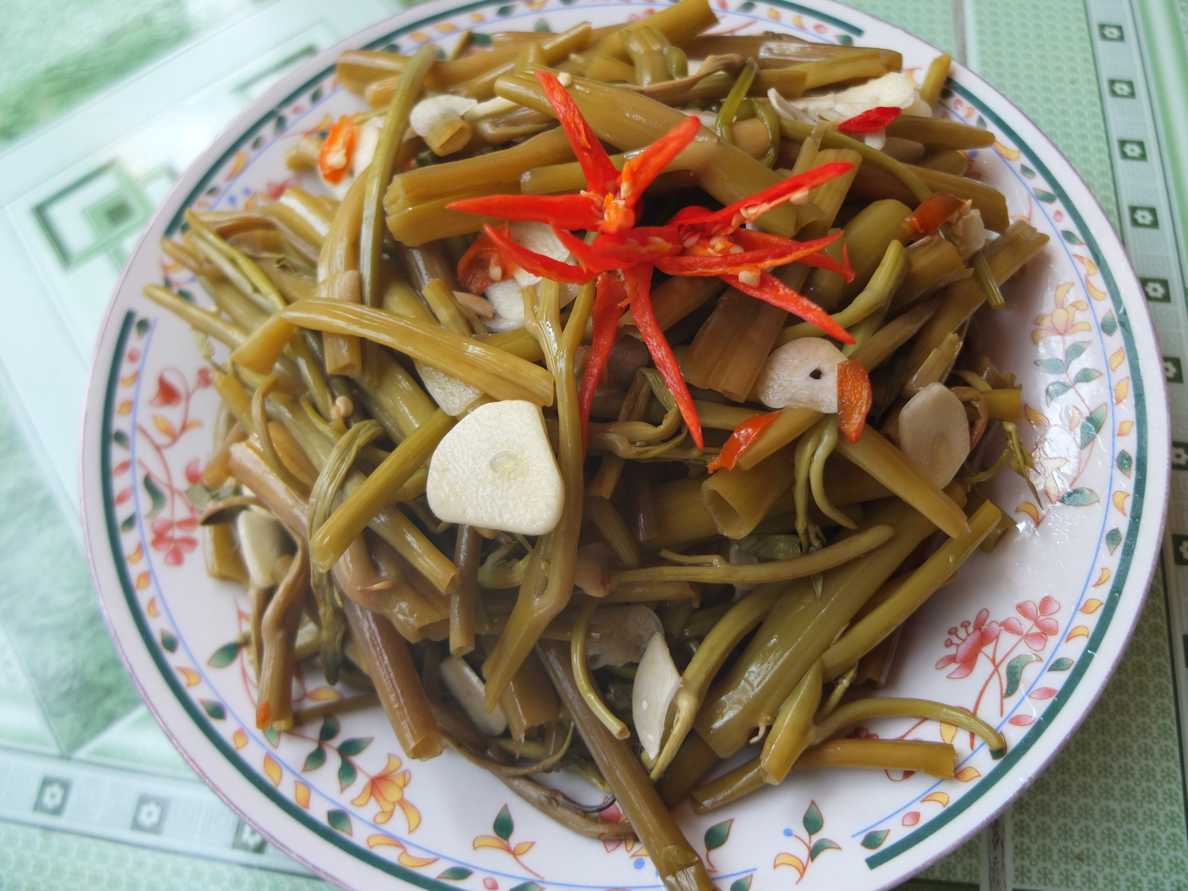 Món này chấm với nước thịt kho, cá kho là ngon khỏi chê